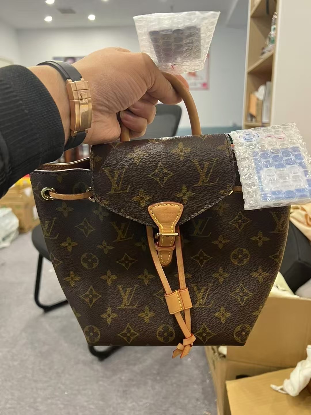 长沙名包回收渠道怎么选?回收与寄卖区别·门店与注意事项